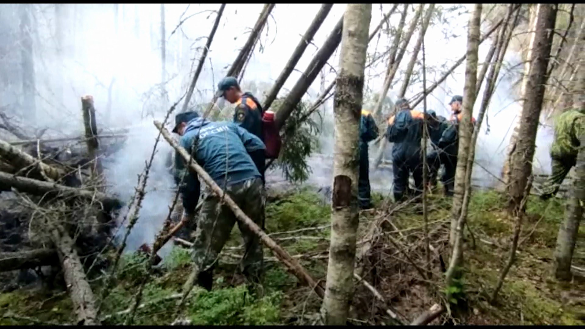 В Костромской области продолжают тушить три лесных пожара