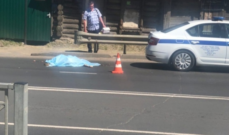 Под колёсами фуры в Костроме погибла женщина