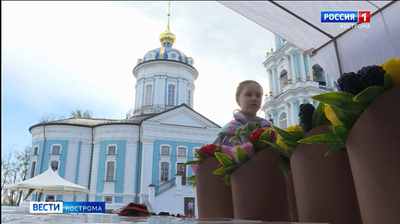 Открытие Пасхальной ярмарки в Костромском кремле прошло под звон колоколов
