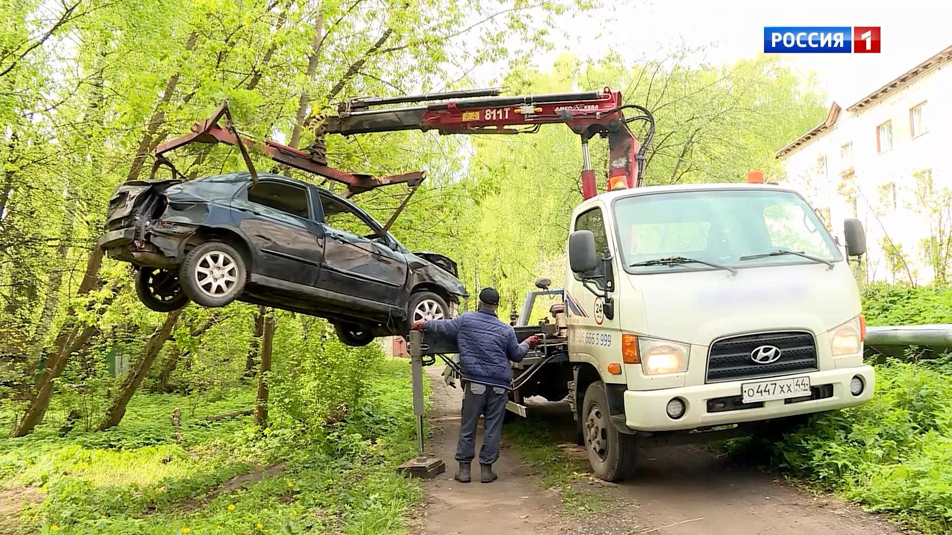 Костромские улицы очищают от брошенных машин