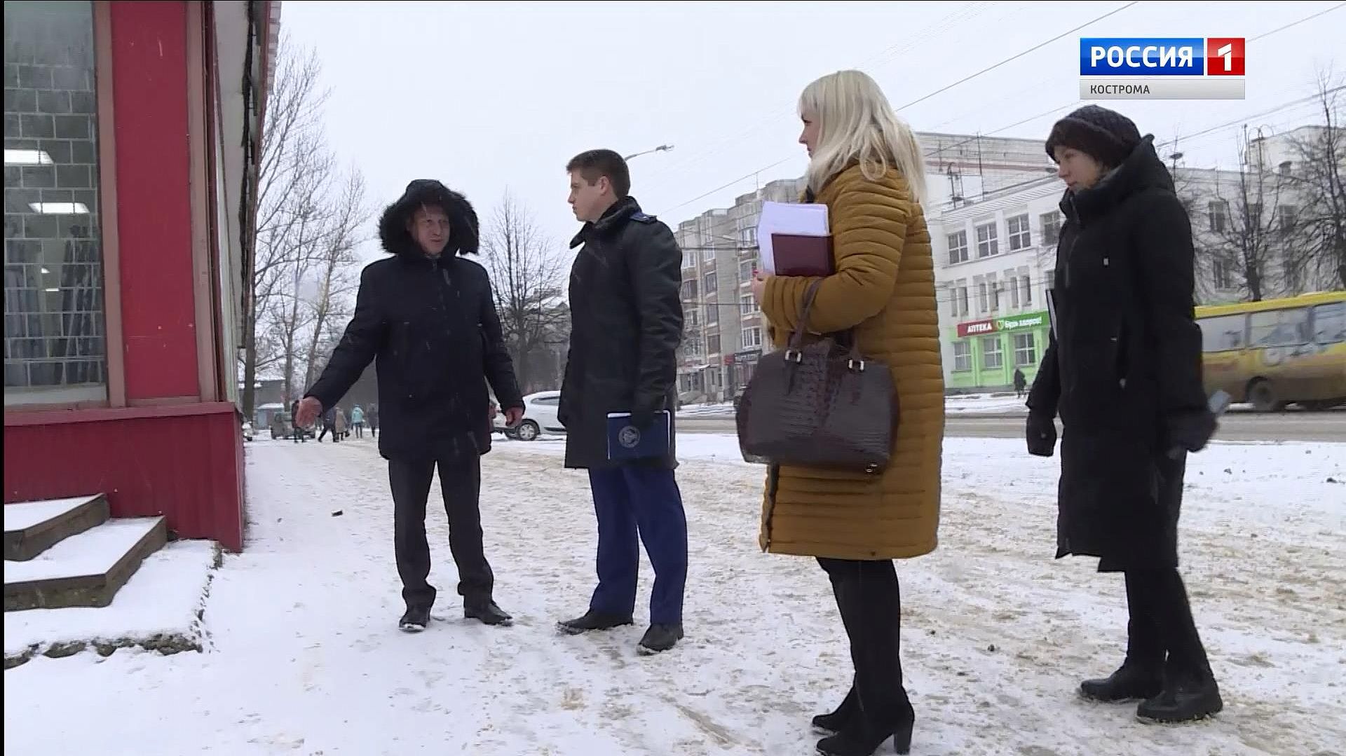 В Костроме проверили уборку тротуаров ото льда