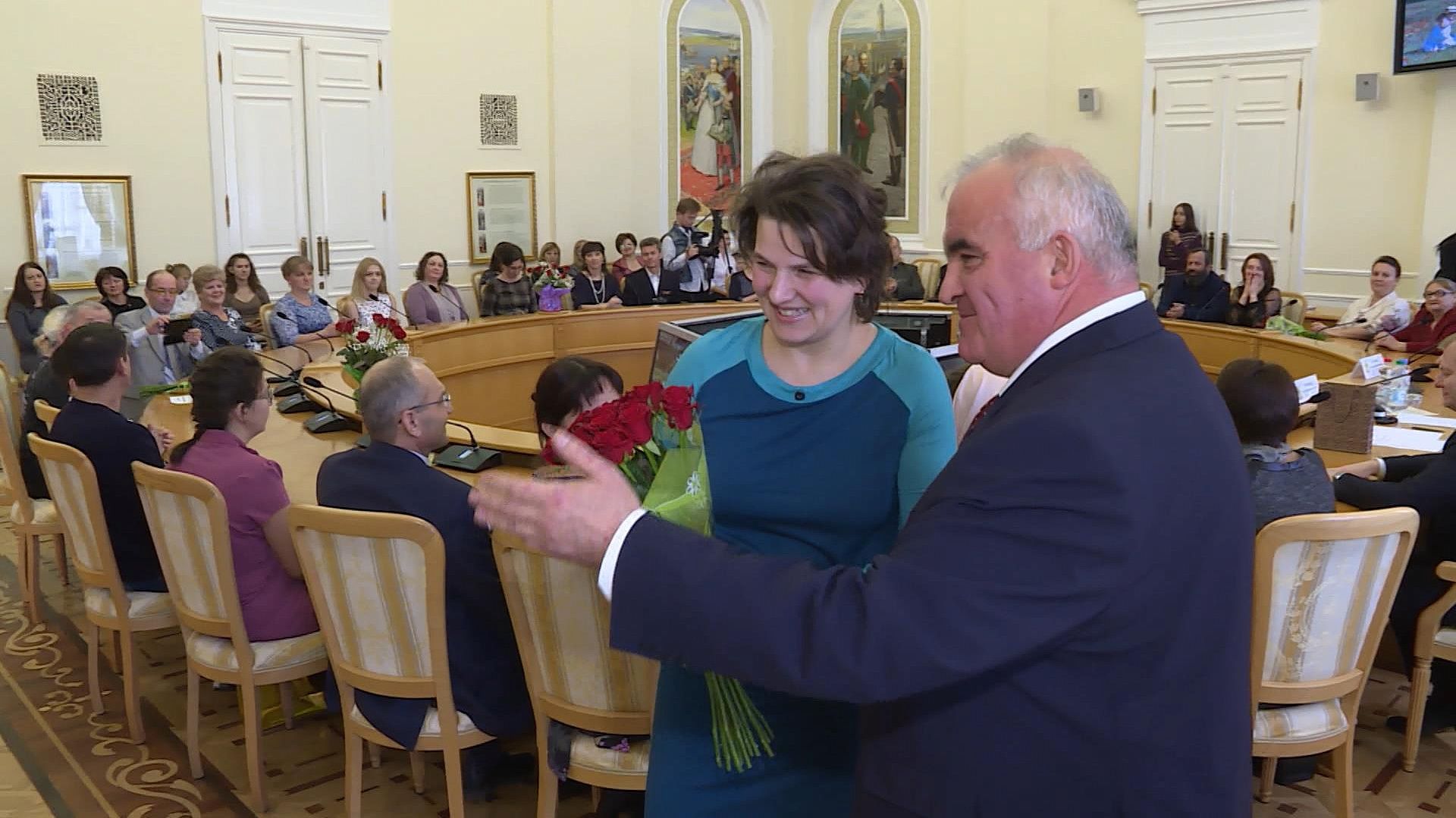 Костромским многодетным мамам вручили областные награды