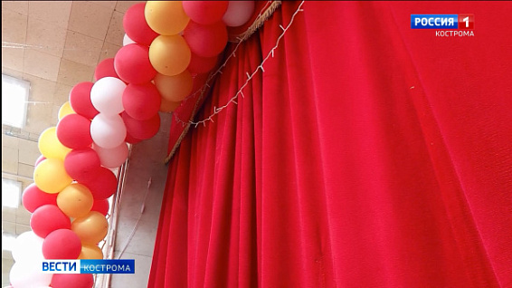 В Костромском цирке к своему двойному юбилею отстирали исторические бархатные шторы