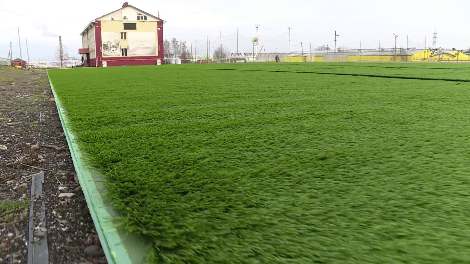 Юным костромским футболистам сделали газон за 10 миллионов