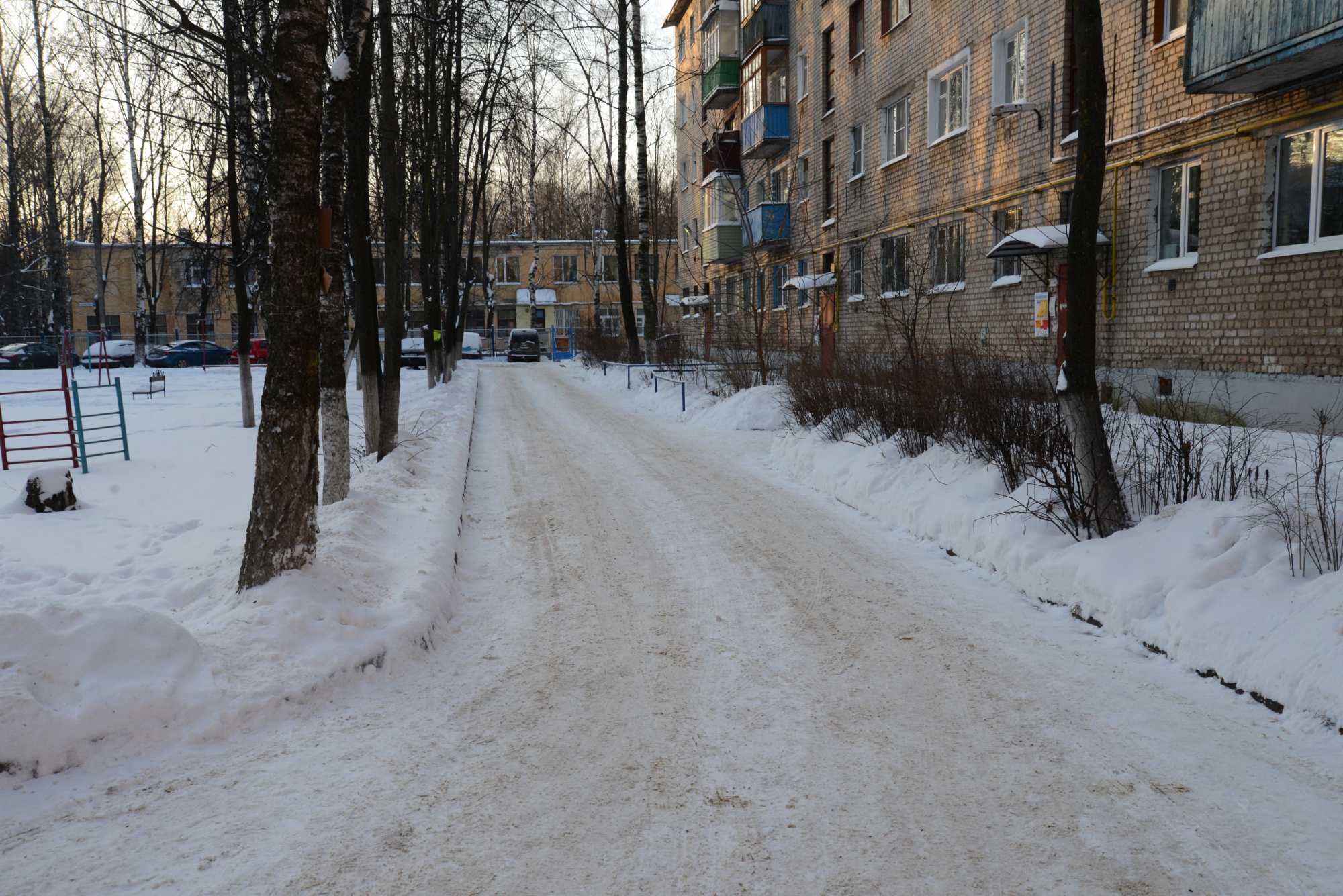 С начала года костромская Госжилинспекция выявила нарушения по уборке снега и наледи у 53 домов