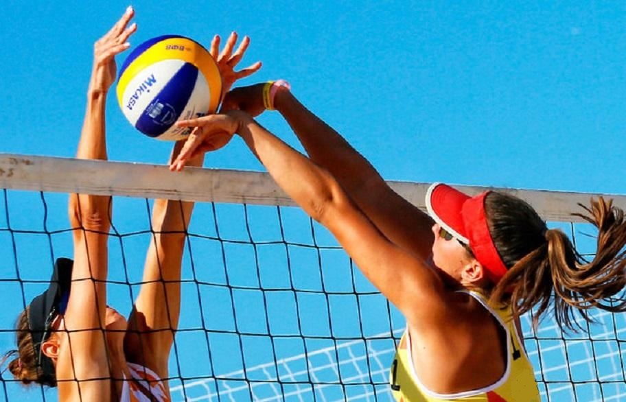 Девушки-волейболисты сразятся на главном пляже Костромы