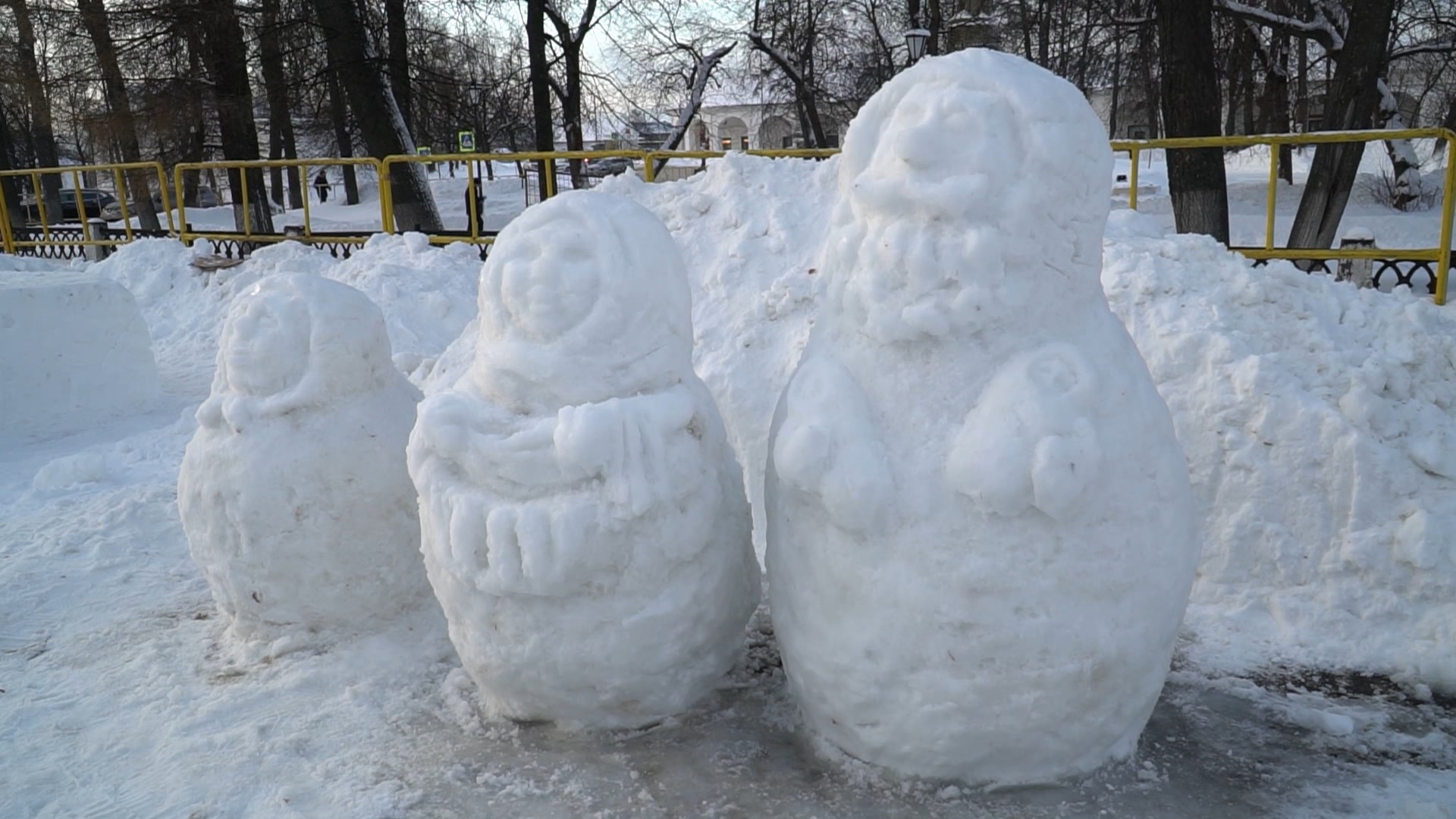 В центре Костромы очертания снежно-ледовых скульптур становятся все  отчетливее | ГТРК «Кострома»