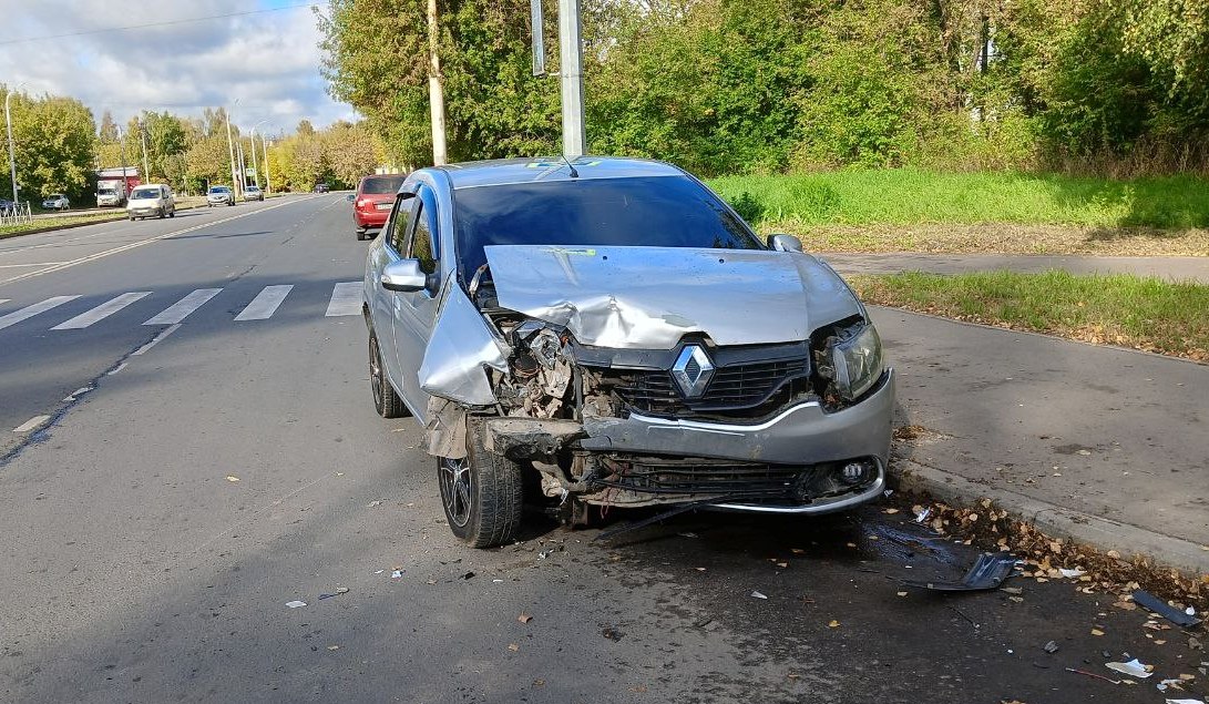7-летняя пассажирка пострадала при столкновении двух автомобилей в Костроме