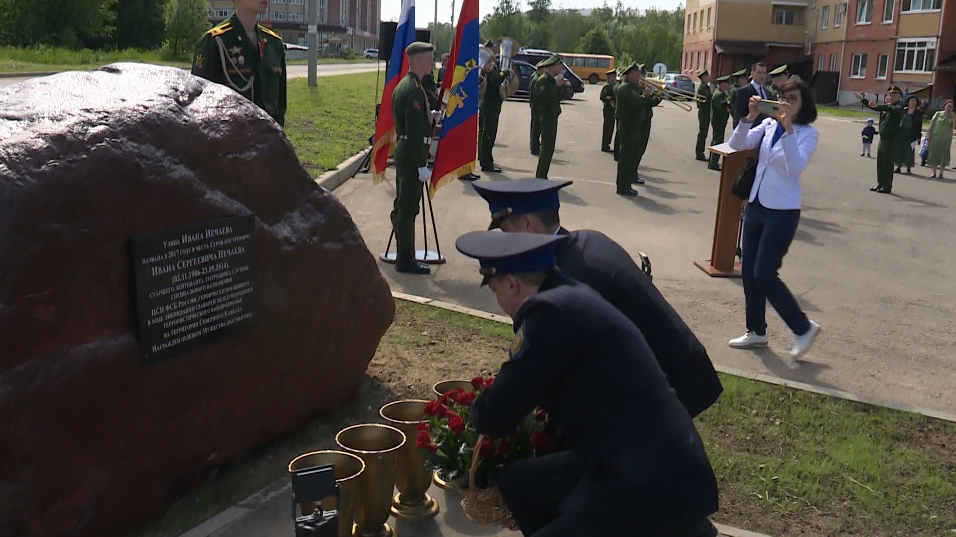 В посёлке Новом в Костроме открыли мемориальную доску в честь героя-земляка