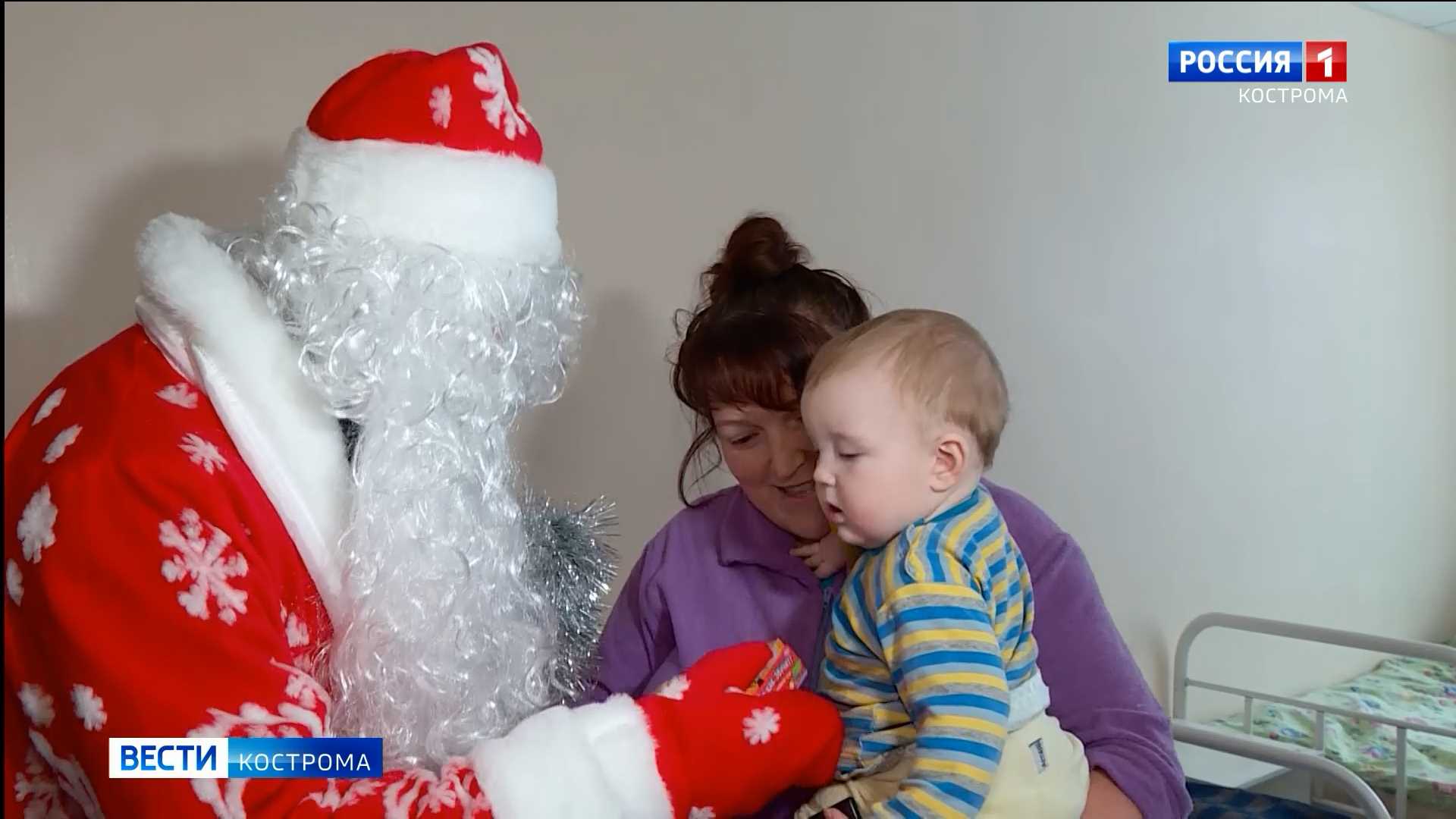 Врач костромской больницы ради детей стал Дедом Морозом