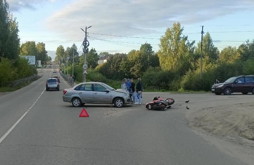 Мотоциклист в костромском райцентре пострадал после столкновения с «Ладой Грантой»