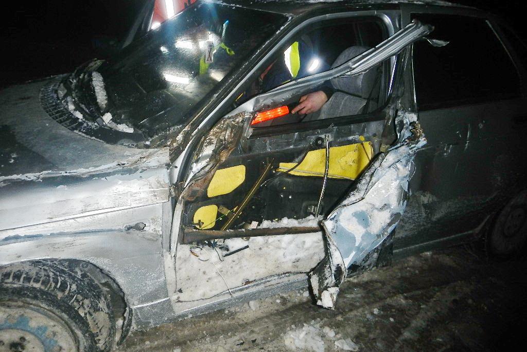 Водитель «десятки» пострадал при выезде на встречную полосу на костромской трассе