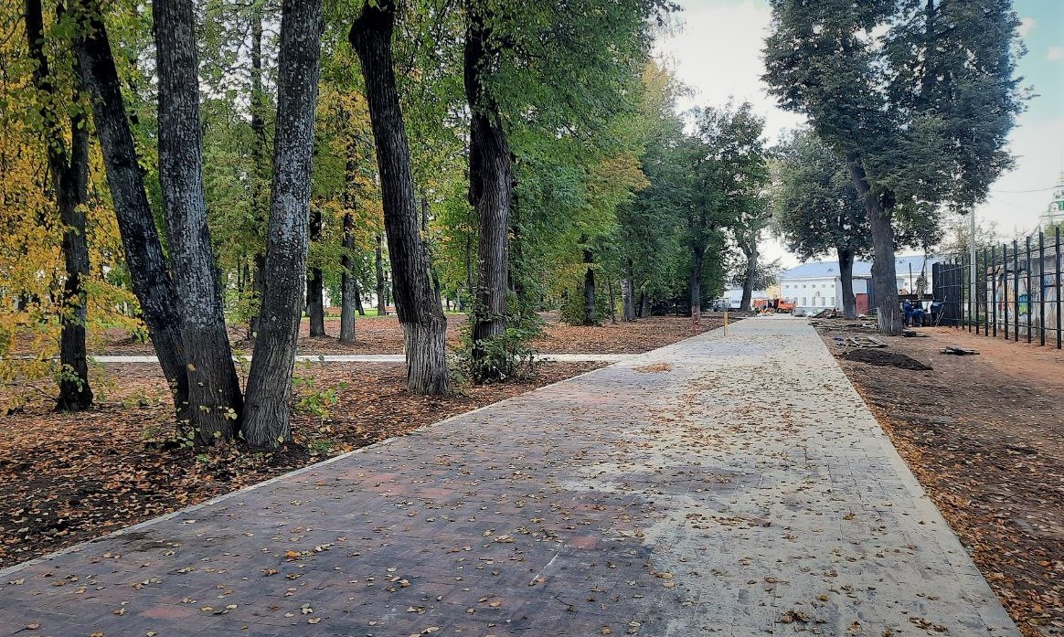 В парке Центральный в Костроме завершается обустройство прогулочной зоны