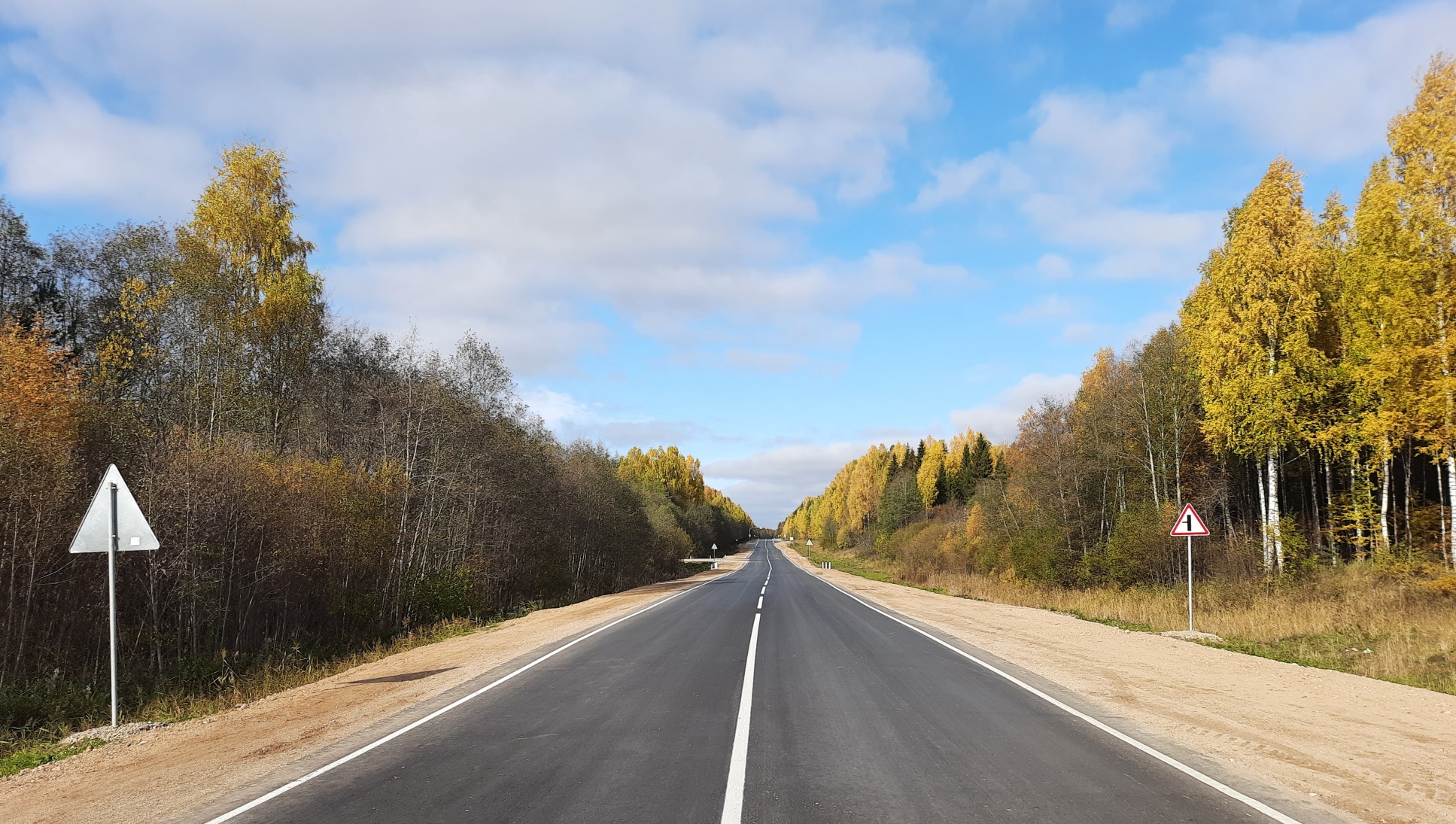 В Костромской области отремонтируют ещё 60 километров дорог к туристическим объектам