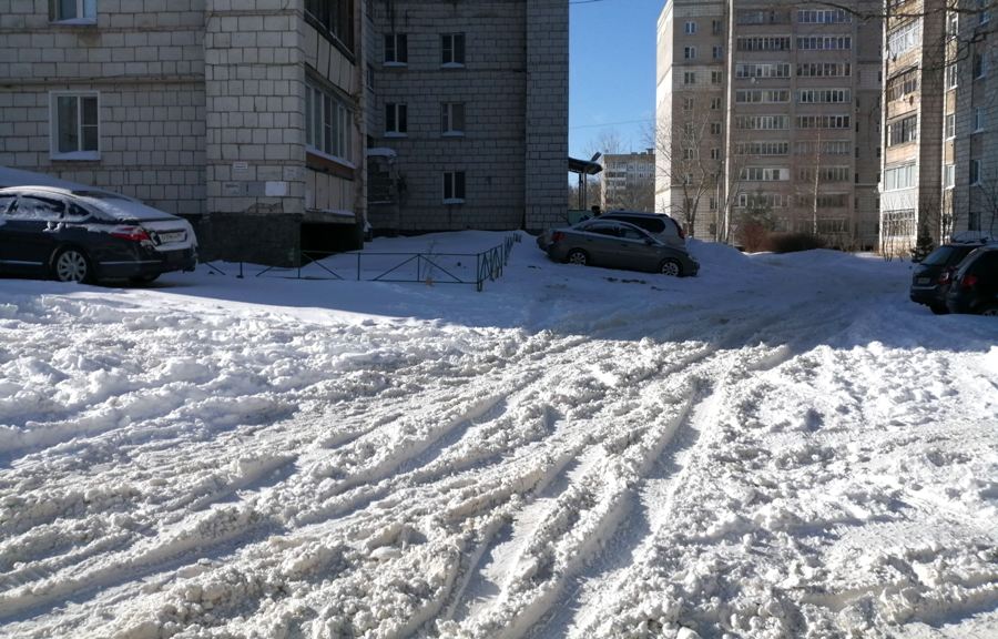 Костромским управляющим компаниям грозят штрафы за снег во дворах