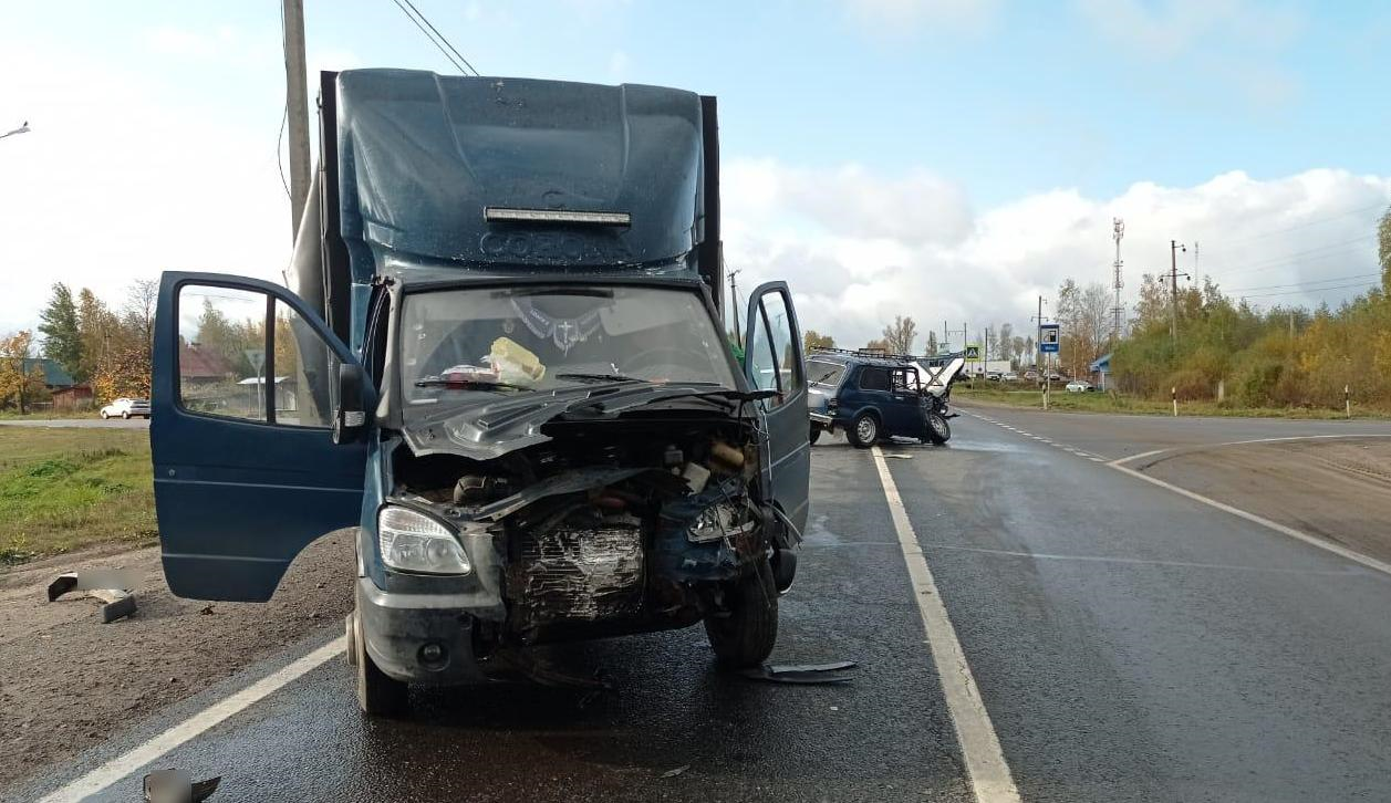 Неуступчивость одного из водителей привела к столкновению автомобилей на трассе в Костромской области