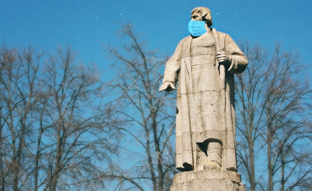 Памятник сусанину в сусанино. Памятник Сусанину Кострома. Памятник Ивану Сусанину. Памятник Ивану Сусанину в Костроме фото.