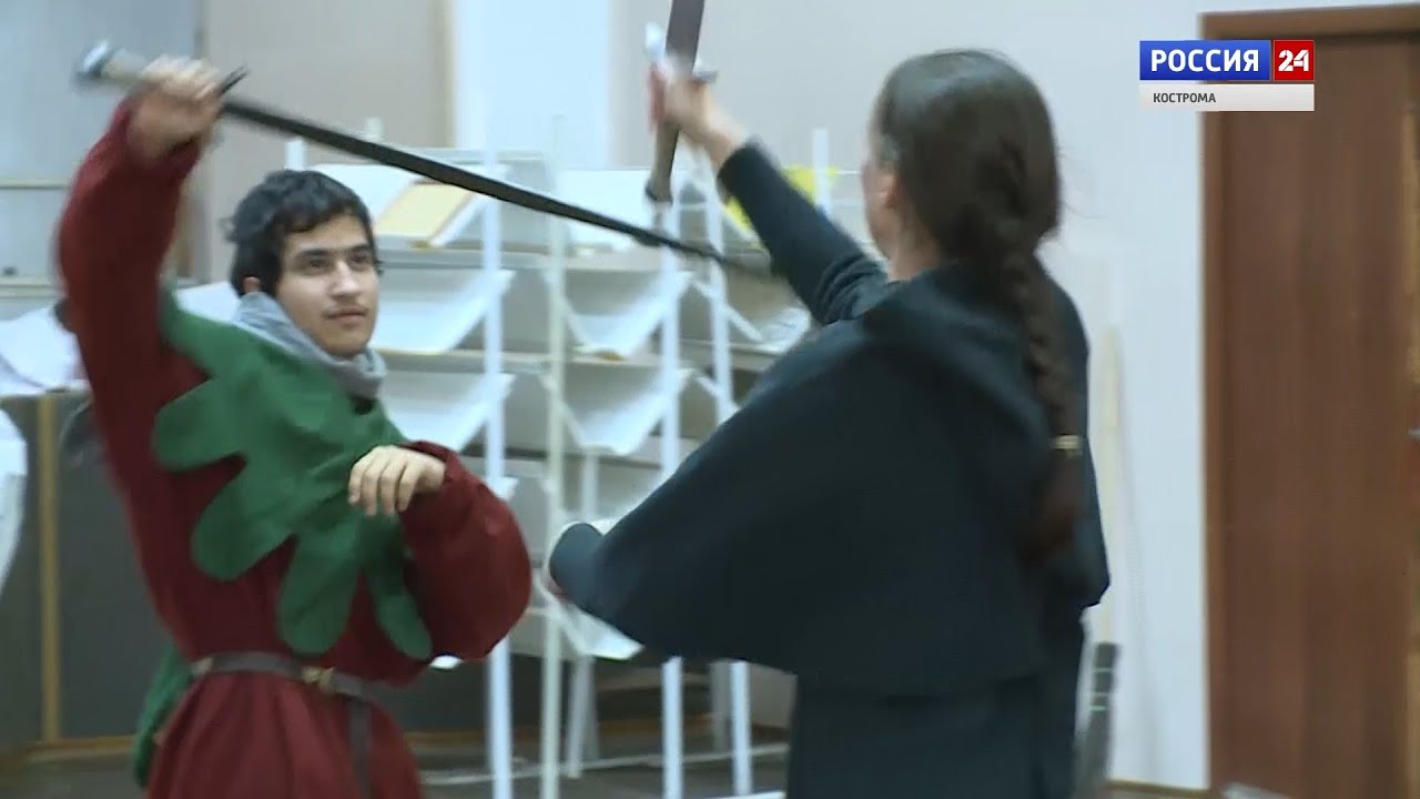 Молодые костромичи познают историю с топорами и мечами в руках