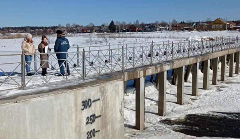 Специалисты проверили состояние городской плотины в Солигаличе
