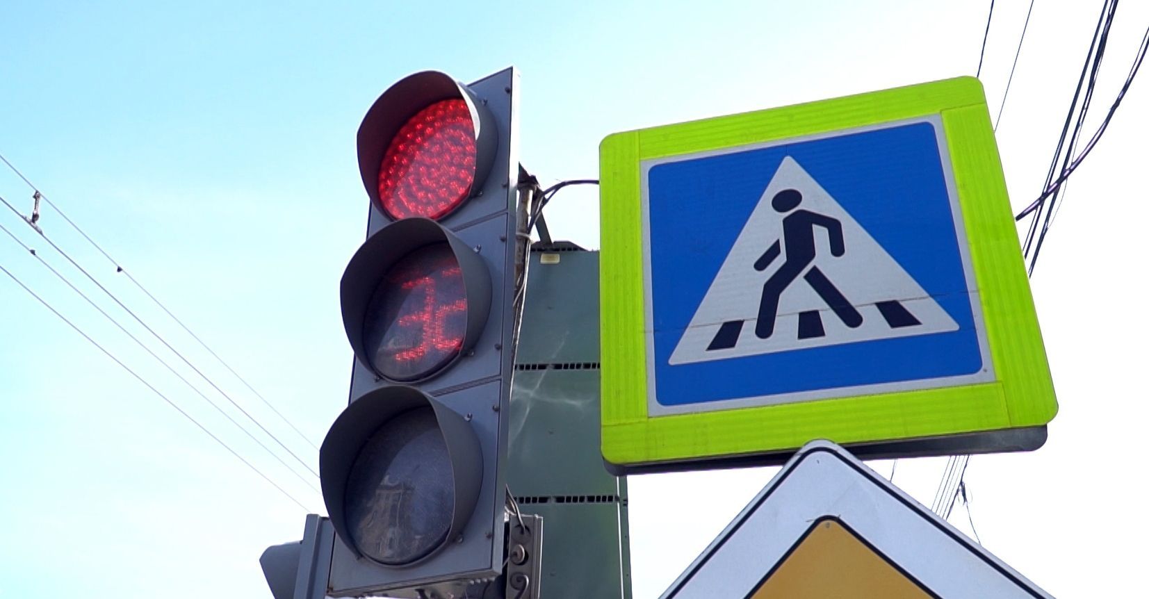 На пересечении трёх улиц в Костроме заработал новый светофор