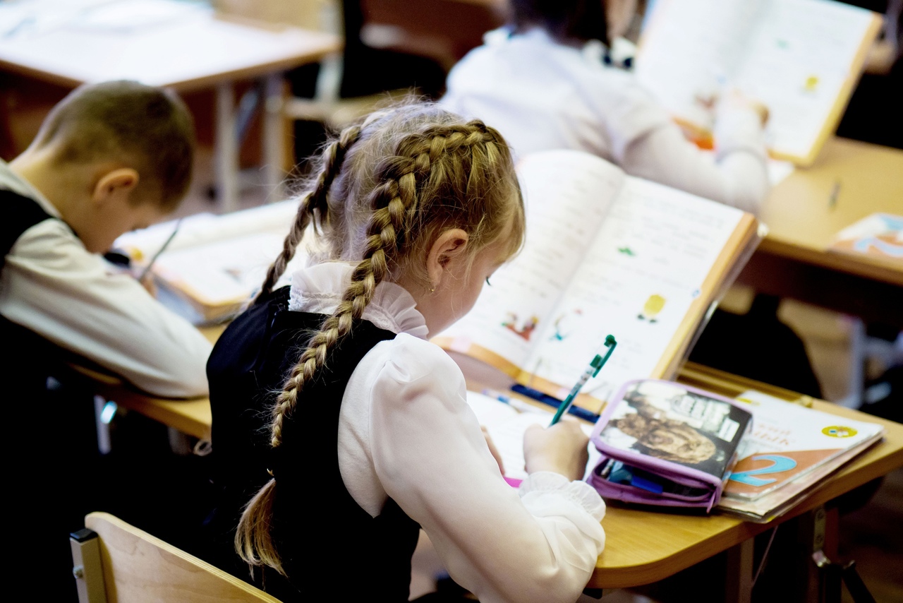 Семьи участников СВО получают преимущественные права на места в детсады и школы Костромской области