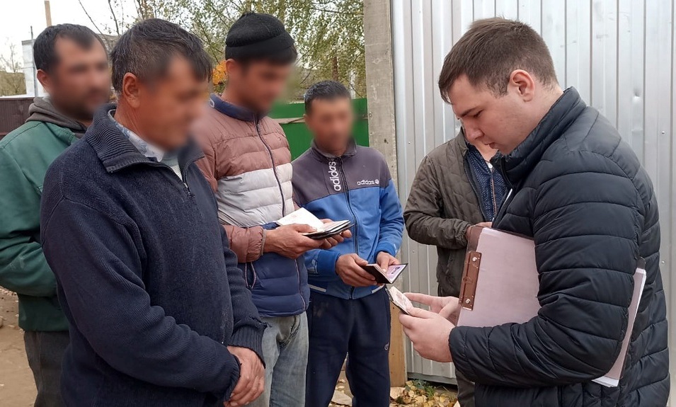 В Костромской области проходит массовая проверка трудовых мигрантов