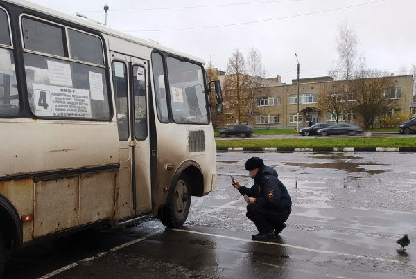 Два костромских автобуса сняли с рейсов из-за опасных колёс