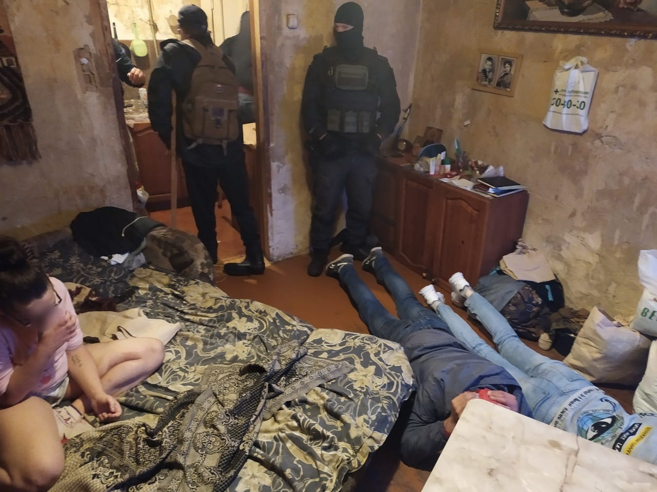 Полицейские с «Громом» ликвидировали наркопритон в Костроме
