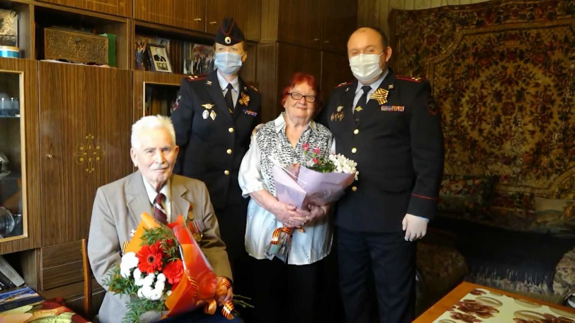 Костромские полицейские поздравляют ветеранов службы с Днем Победы