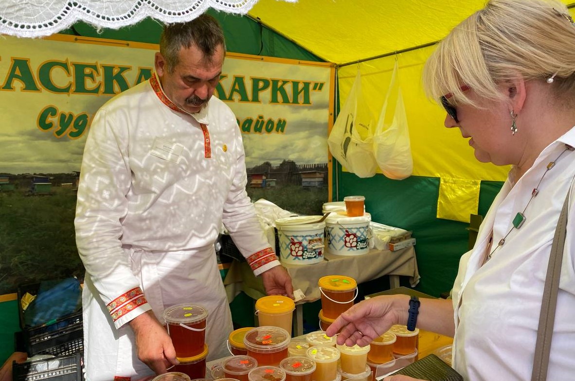 Традиционная ярмарка мёда открылась в центре Костромы