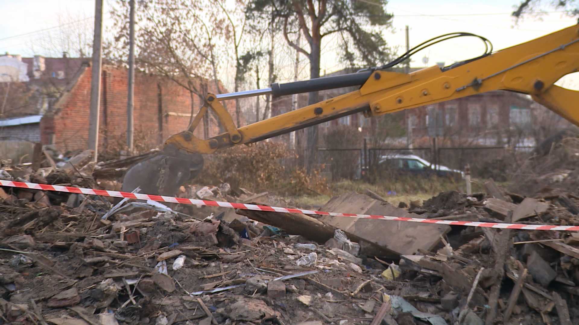 Опасные здания в Костромской области сносят сотнями