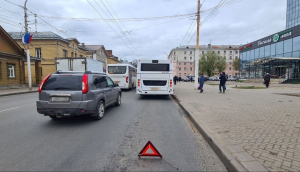 Пенсионерка пострадала при резком торможении автобуса в Костроме