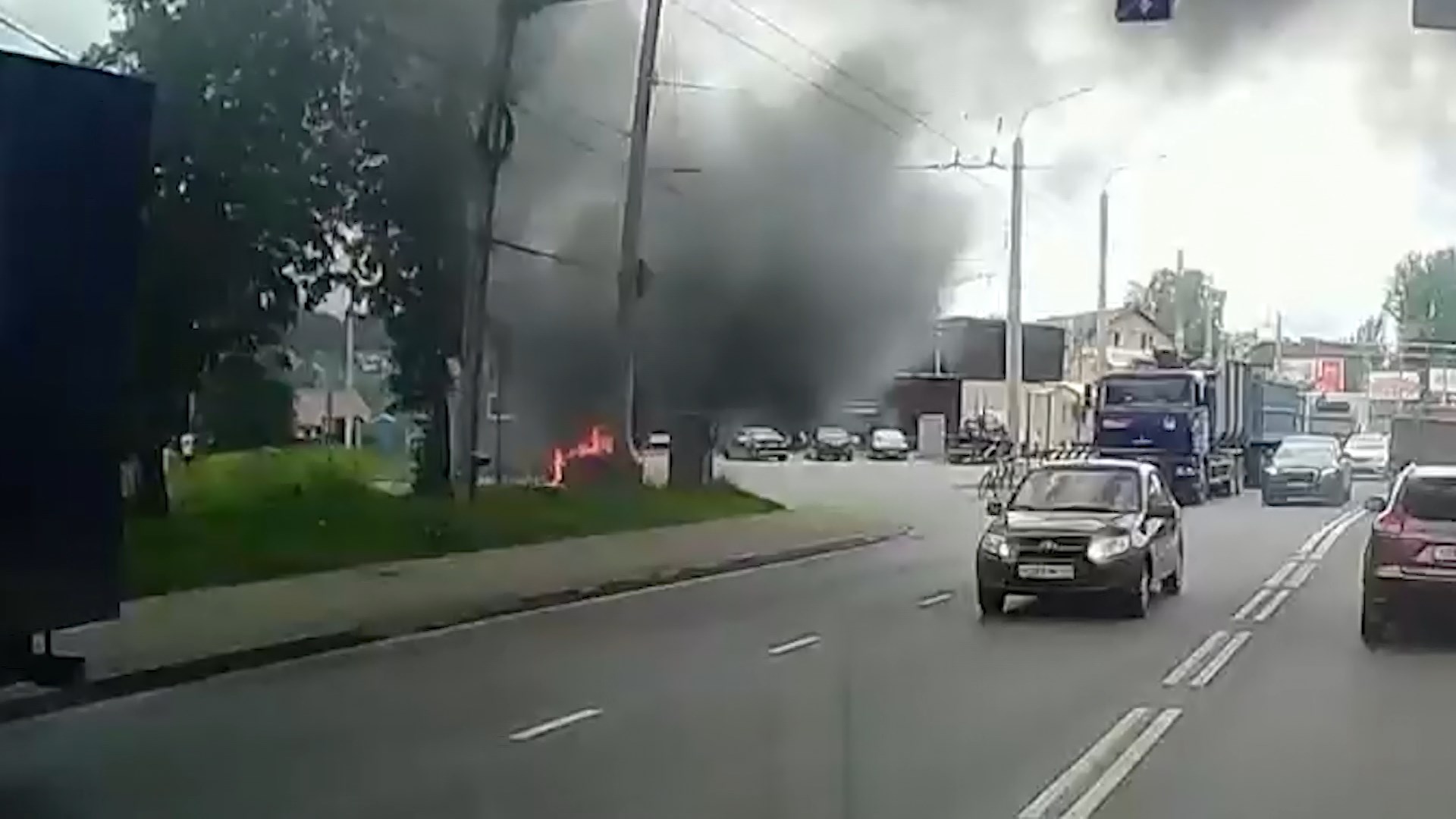Костромич сжег автомобиль прямо у поста ДПС, чтобы не отдавать его за долги