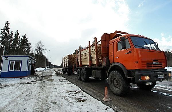 Движение большегрузов по костромским трассам ограничат в два этапа