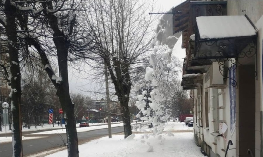 В Костроме усиливают контроль за опасными снежными крышами