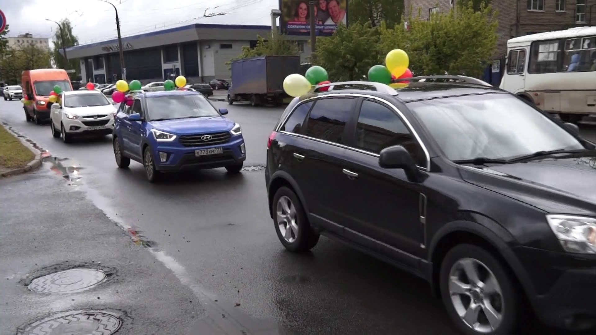 В Костроме прошел необычный автопробег «Мамы рулят»
