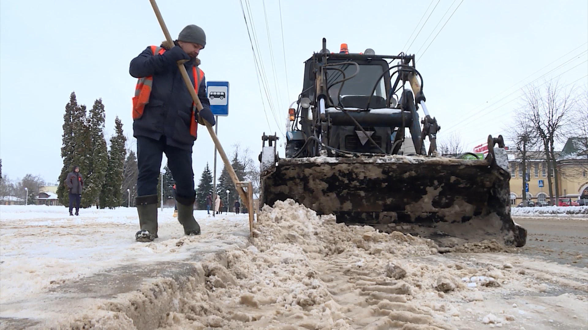 В Костроме усиленно ведутся работы по весенней очистке дорог