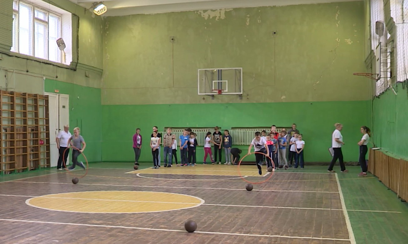 Спортзалы школ в костромской глубинке обновят к 1 сентября
