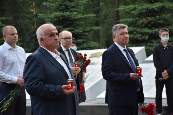 Костромской губернатор зажёг свечи памяти на Вечном огне