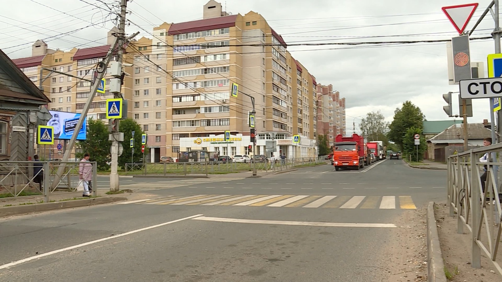 Пострадавшие от большегрузов транзитные улицы в Костроме отремонтируют до 1 ноября.