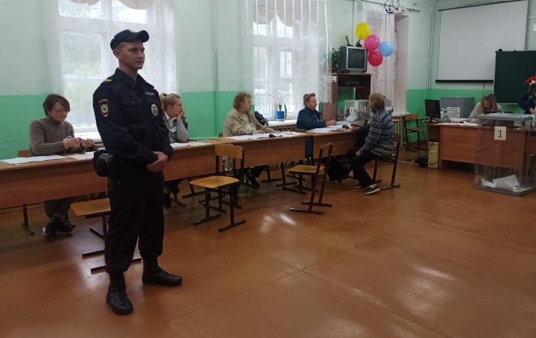 Более 500 полицейских обеспечивали безопасность костромичей в дни выборов