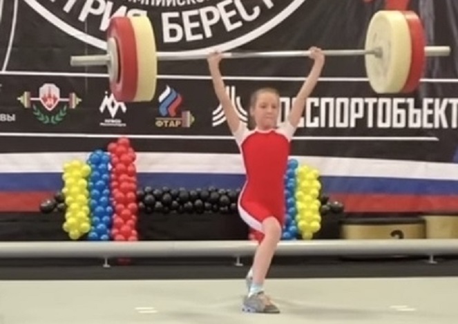 10-летняя костромичка стала чемпионкой России по тяжелой атлетике