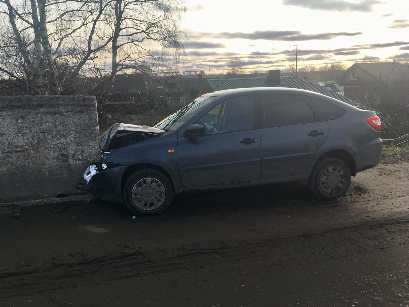 На мосту через Кострому пожилому водителю стало плохо за рулем