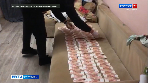 Таксист в Костроме похитил с карты клиента почти миллион рублей