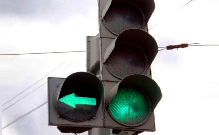 Светофор на оживленном перекрестке в Костроме изменил режим работы