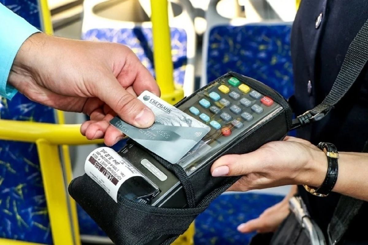 На внутриобластных автобусных рейсах костромские льготники смогут платить безналом