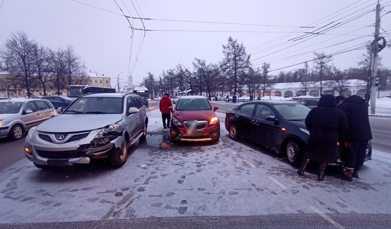 Неуступчивость автоледи спровоцировала ДТП в центре Костромы