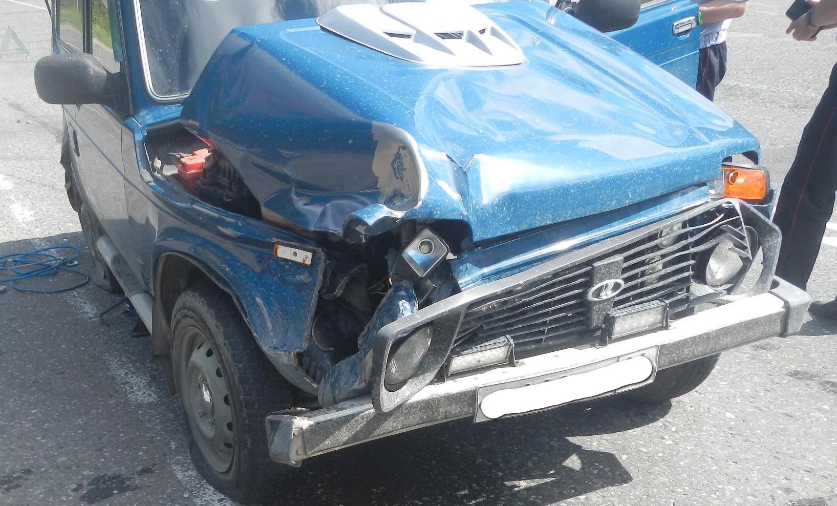 Пассажирка «Нивы» пострадала в аварии с фурой на костромской трассе