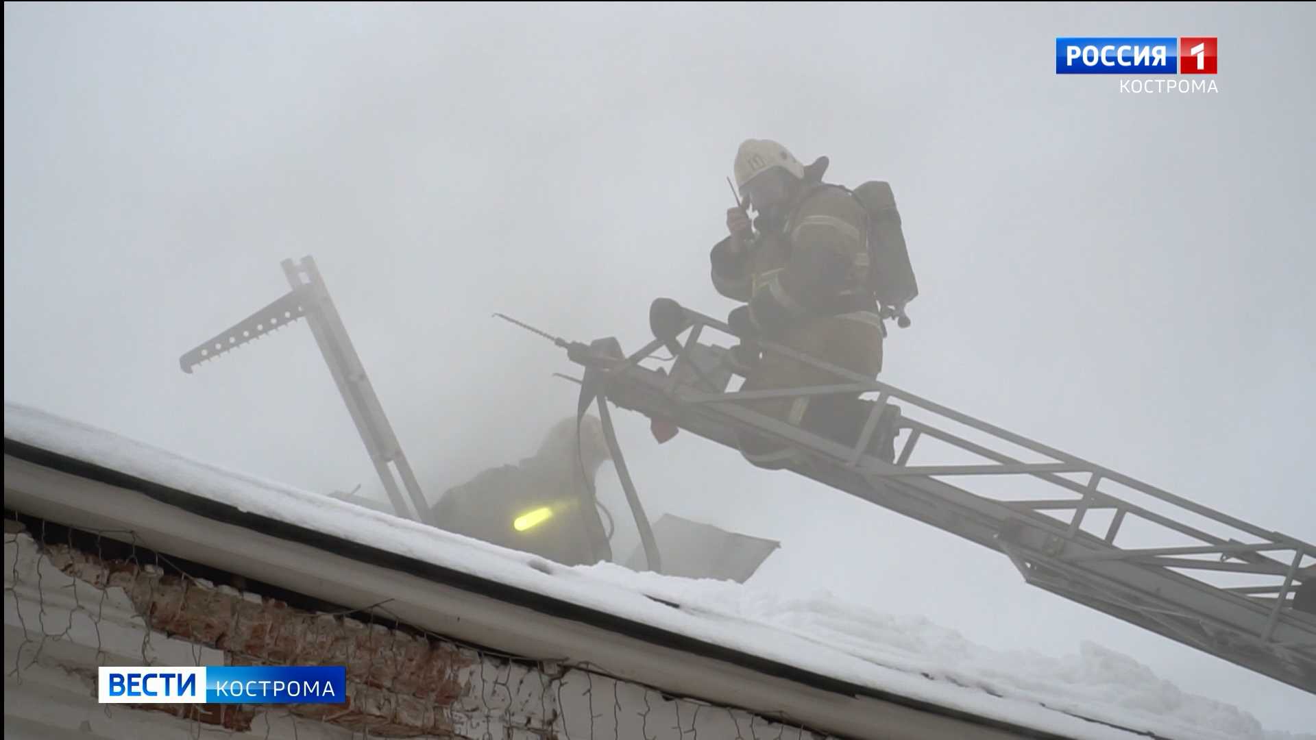 Сотрудники МЧС назвали причину пожара в центре Костромы