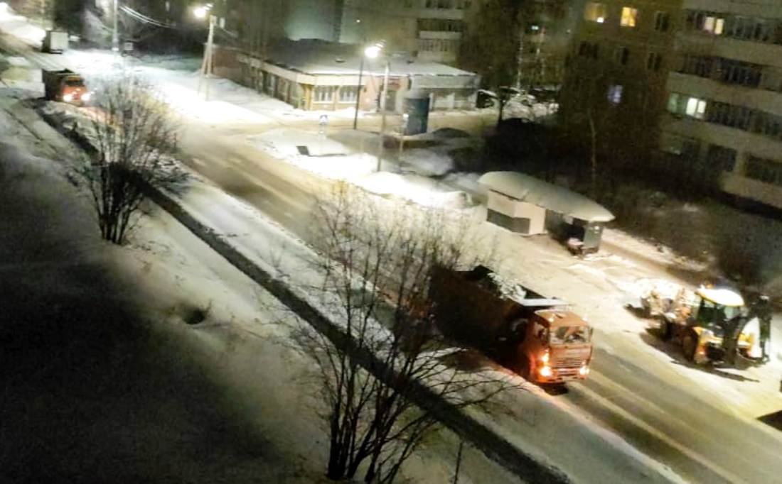 Более 60 машин ночью чистили Кострому от снега
